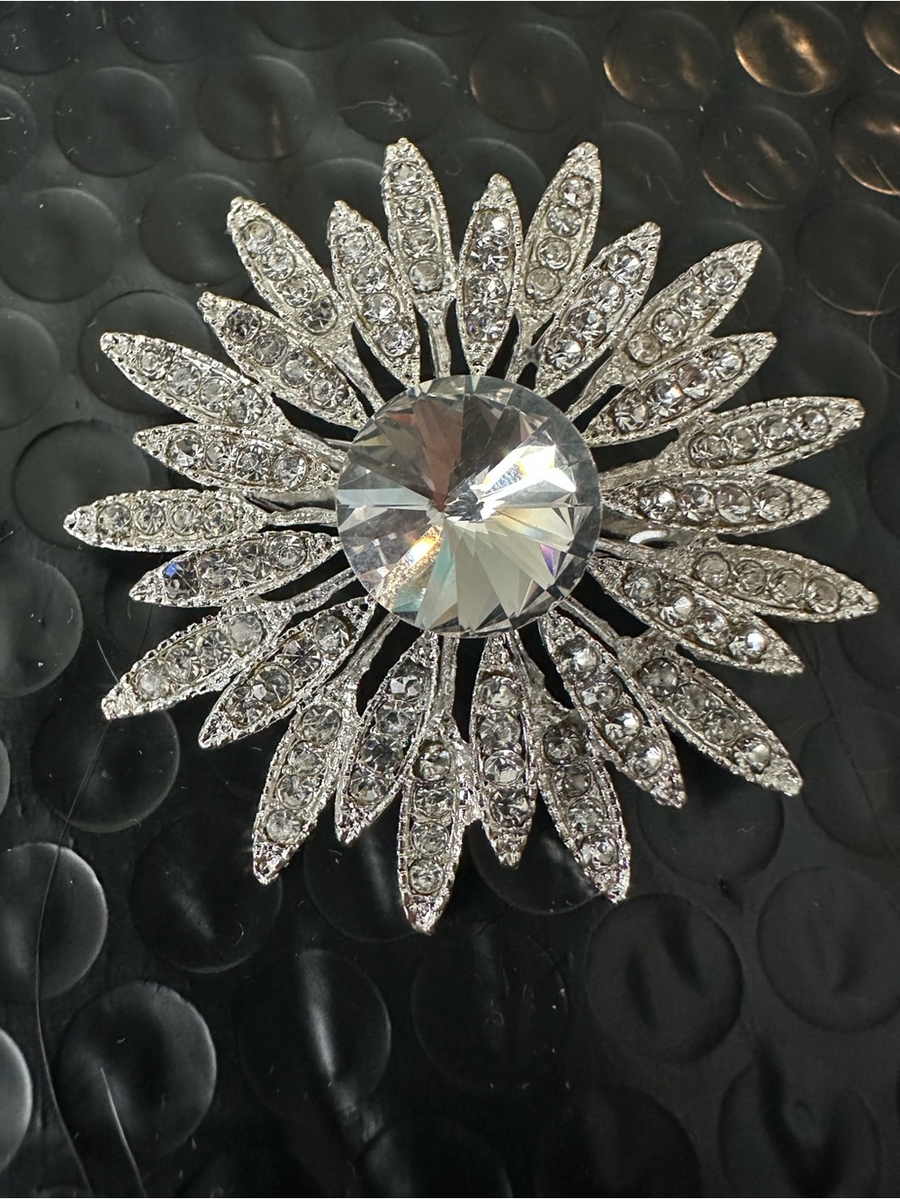 💎 Silver Tone Crystal Sunburst Flower Statement Brooch Pin Sparkly 2.25”